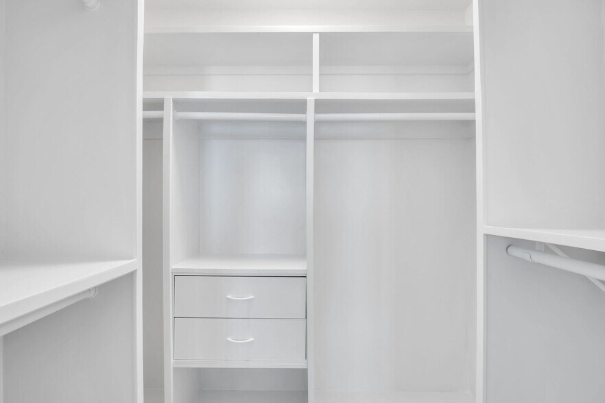 Building Photo - 400 E Randolph St