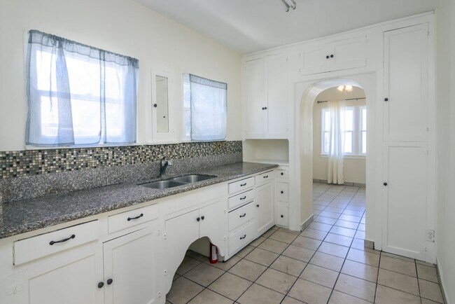 Building Photo - 5927 Corona Ave
