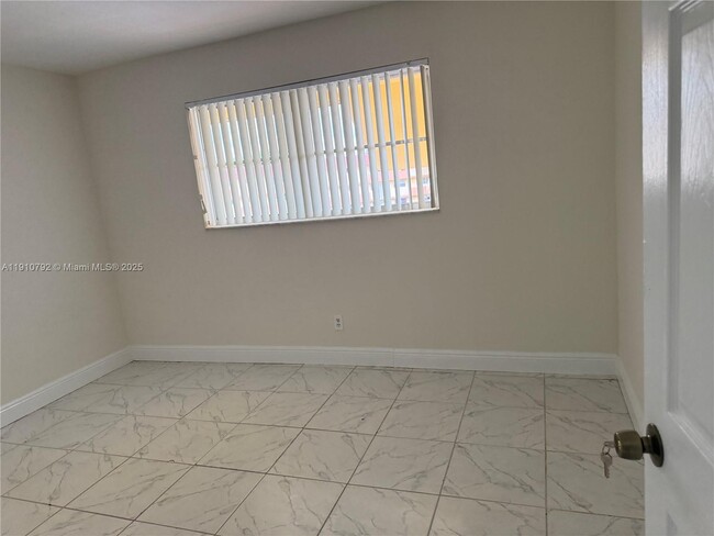 Building Photo - 1540 NE 191st St