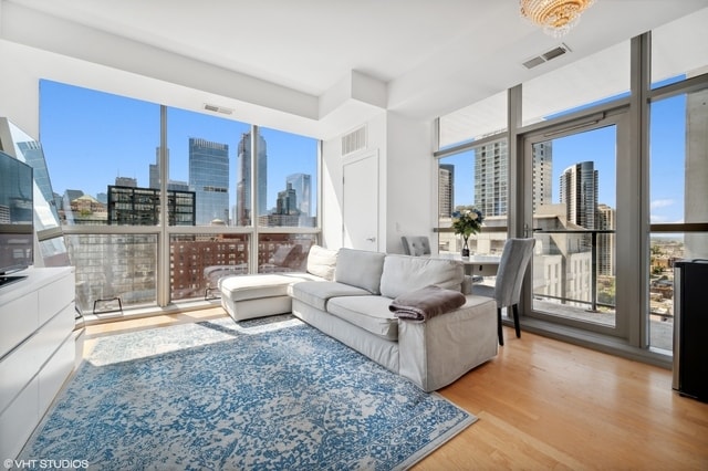 Building Photo - 8 E Randolph St