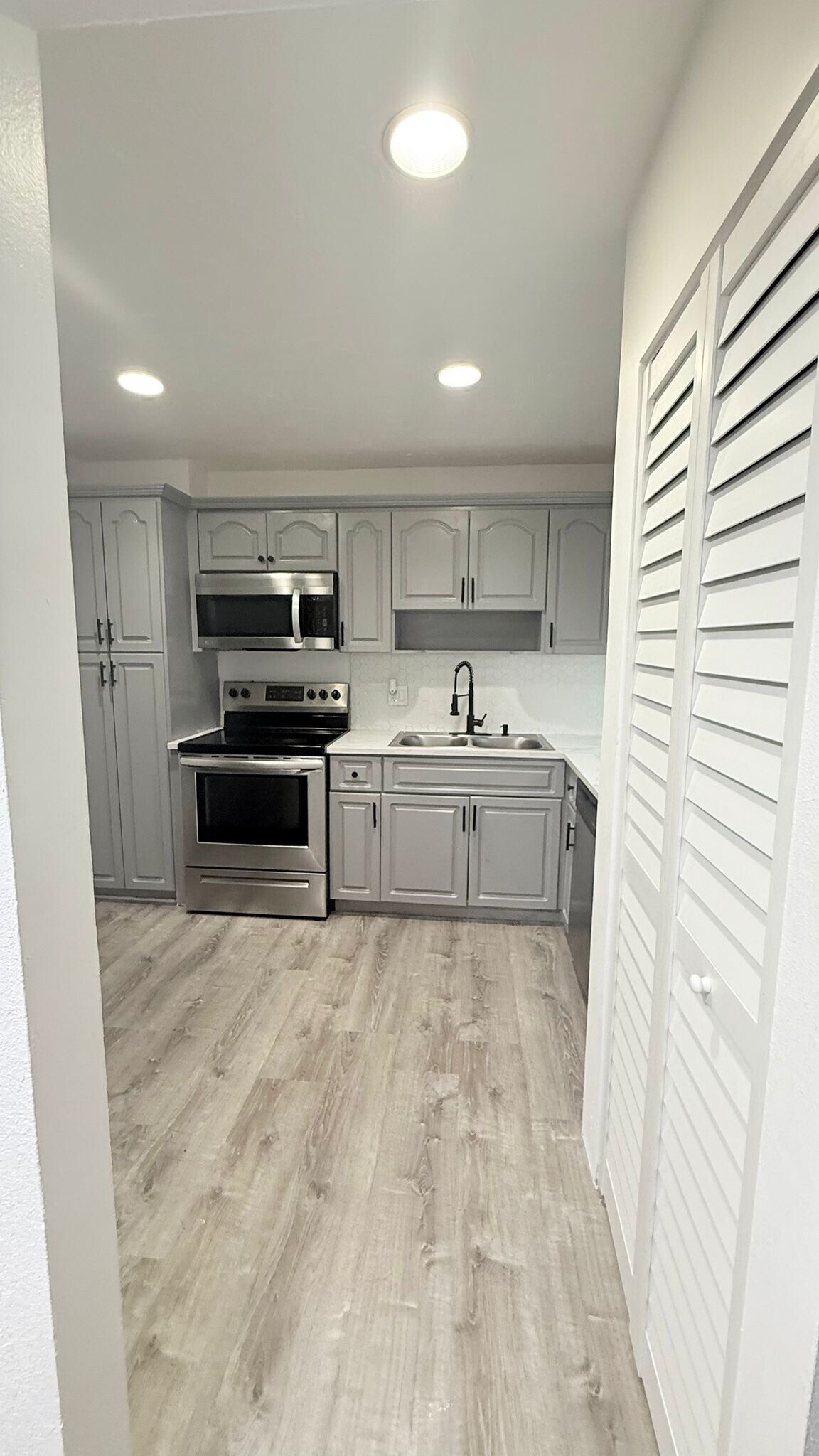 Building Photo - 5961 N Falls Circle Dr