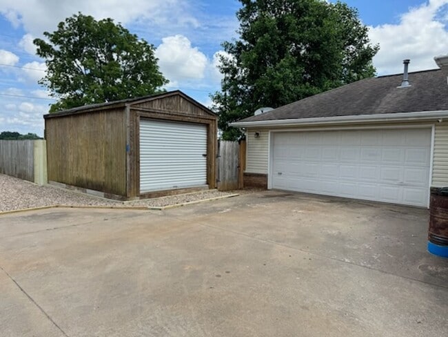 Building Photo - 1326 Tradition Ave