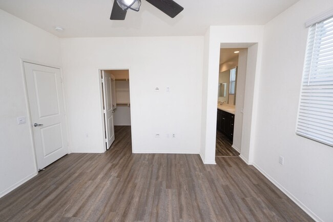 Building Photo - Amazing 3 Bedroom Condo available now! Totally loaded unit, schedule a tour today!