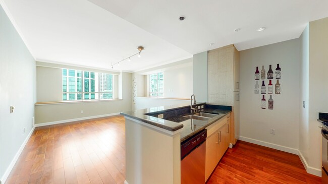 Building Photo - South Beach 23rd Floor Views! Bring pets! ...