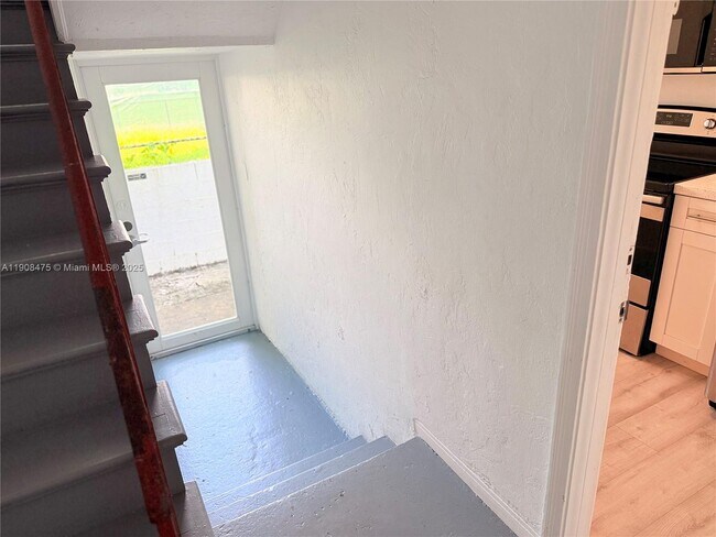 Building Photo - 6941 Bay Dr