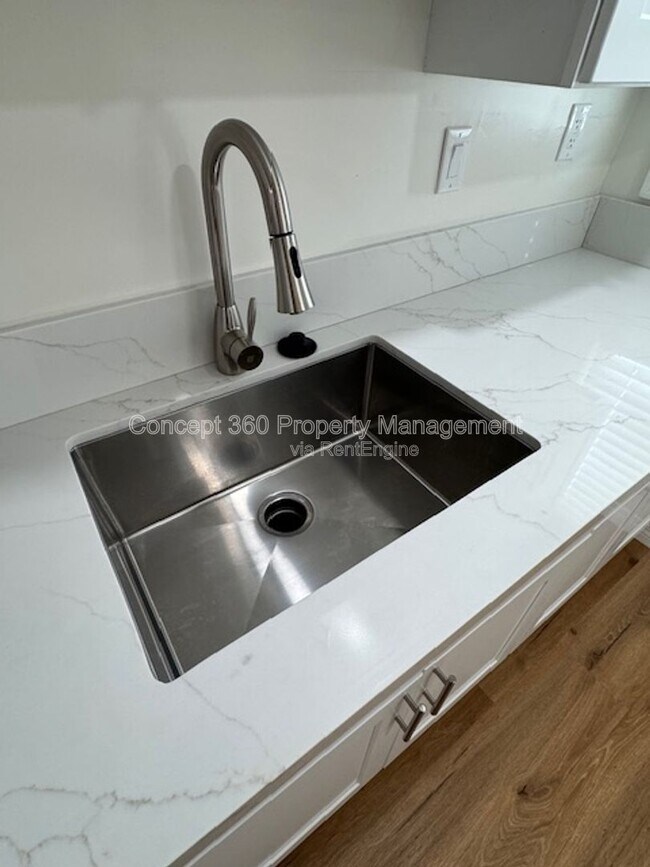 Building Photo - 5762 Cedar Ave