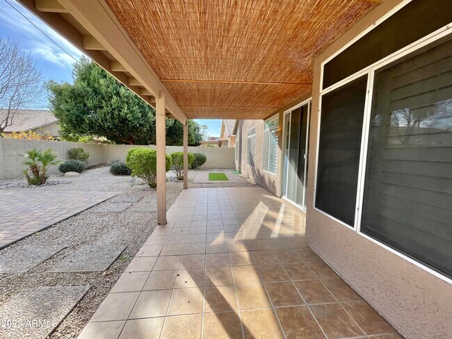 Building Photo - 4939 W Erie St