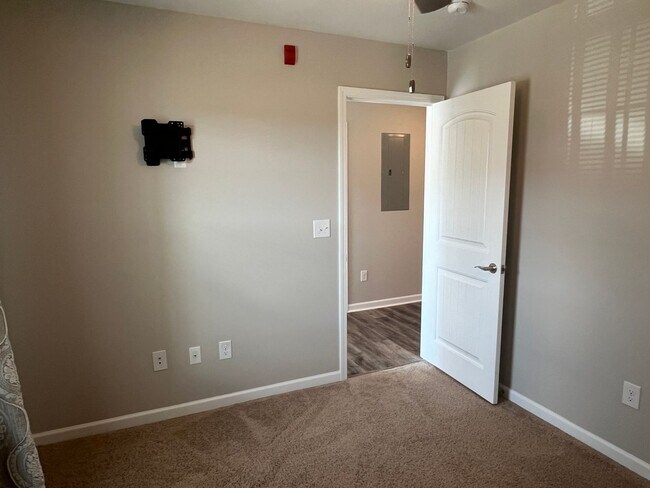 Building Photo - 3 Bedroom, 2 Bath, Condo at Tullamore Lakes in Sun Colony. Available now@