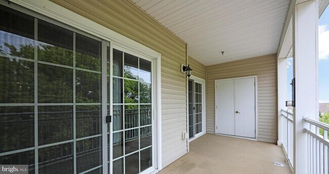 Building Photo - 244 Park Pl Dr