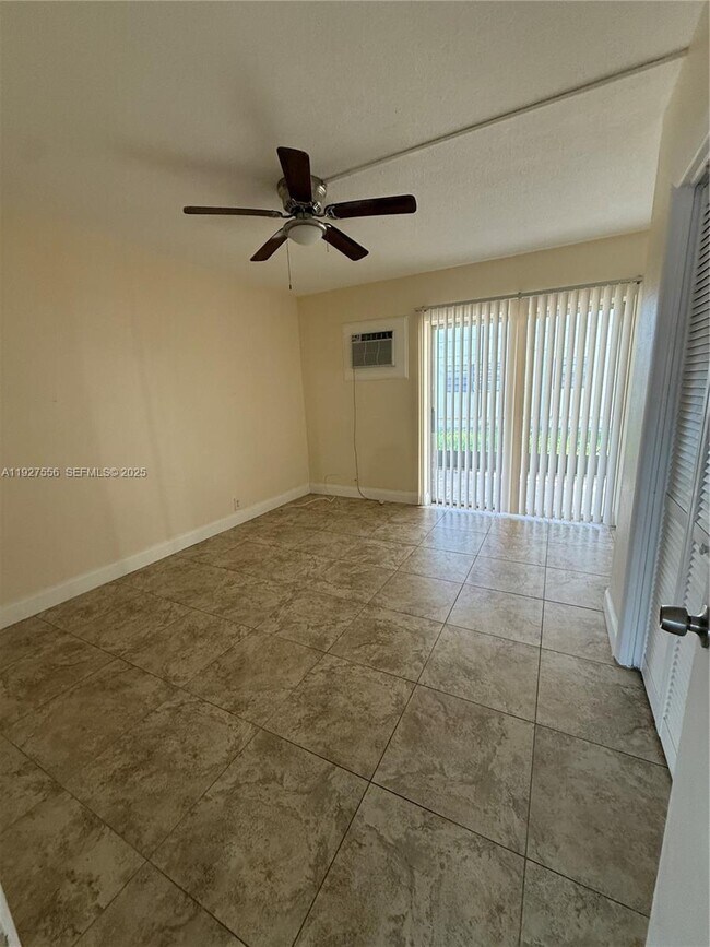 Building Photo - 1211 NE 23rd Ave