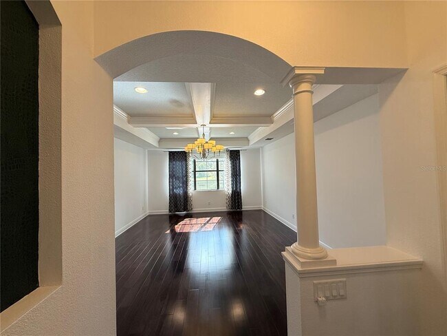 Building Photo - 10701 Laurel Vista Way