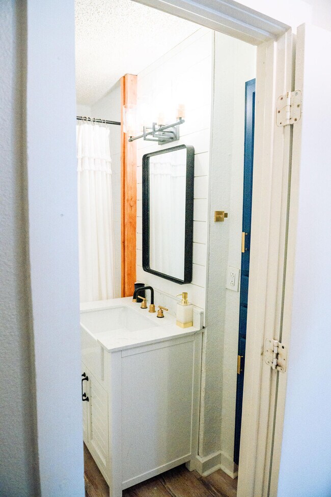 Building Photo - 2436 24th St