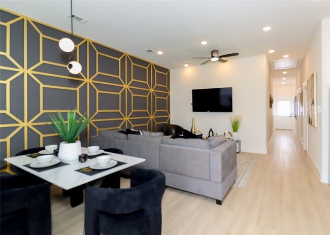 Building Photo - 4902 Higgins St