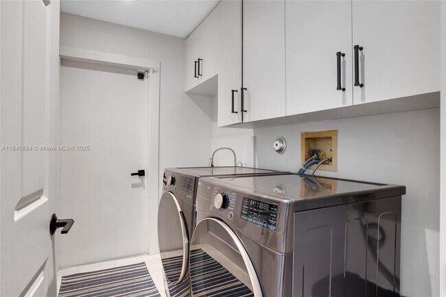 Building Photo - 6586 NW 97th Dr