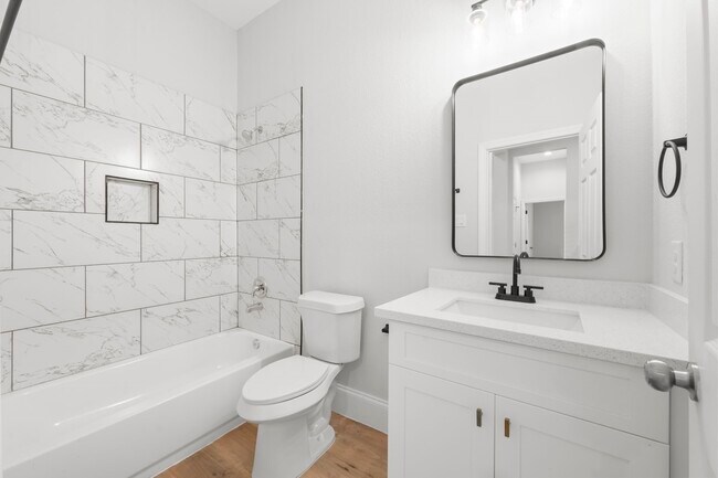 Building Photo - 3532 White Oak Point Dr