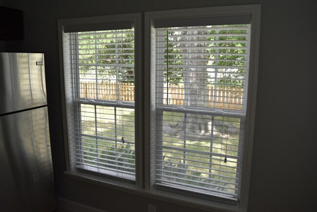 Building Photo - 1519 W 12th St