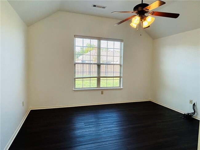 Building Photo - 471 Verona Way