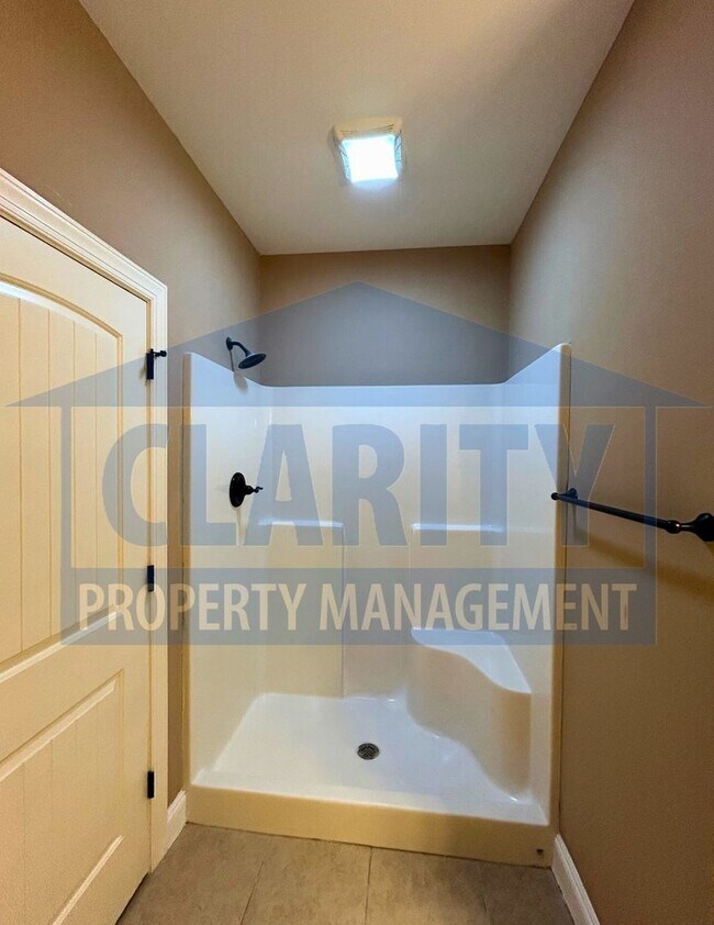 Building Photo - Single-level two bedroom townhome!