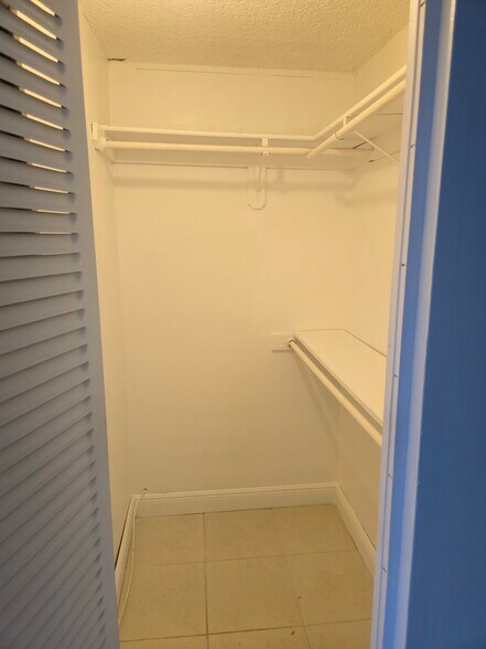 Building Photo - 1801 S Treasure Dr