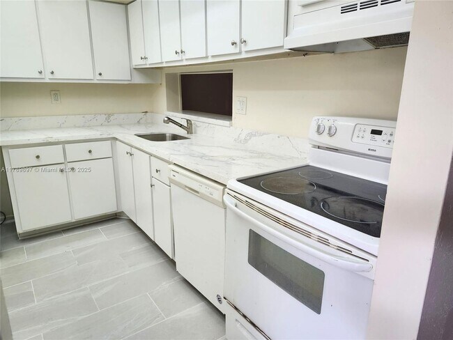 Building Photo - 8520 SW 133rd Avenue Rd