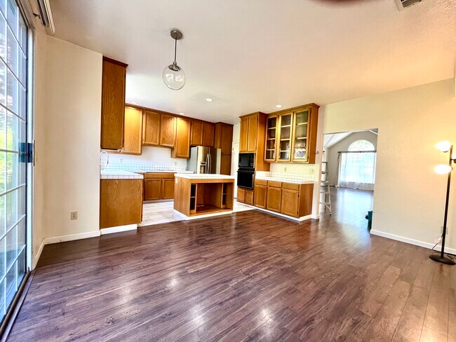 Building Photo - 809 Portman Dr