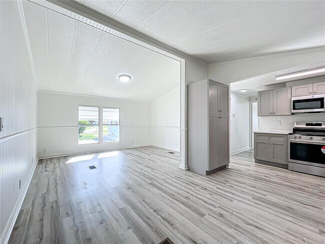 Building Photo - 140 Orangewood Dr