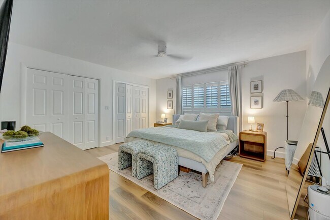 Building Photo - Luxury 5 Bed/4 Bath Pool Home on a Golf Course in Central Sarasota