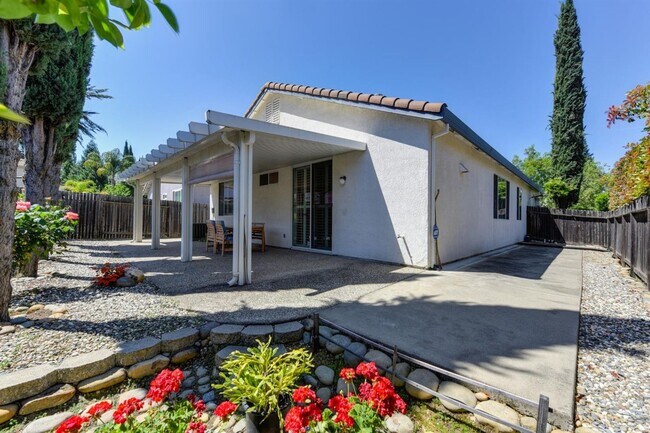 Building Photo - Home for Rent in Gold River, CA