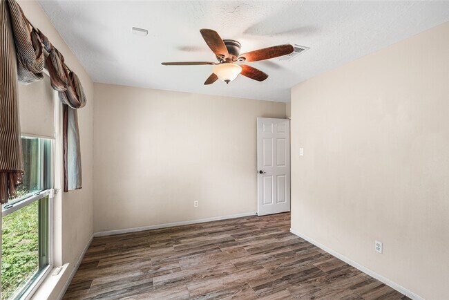 Building Photo - 1516 Beaconshire