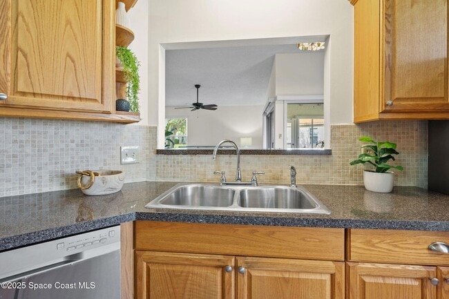 Building Photo - 763 Green Valley Ln