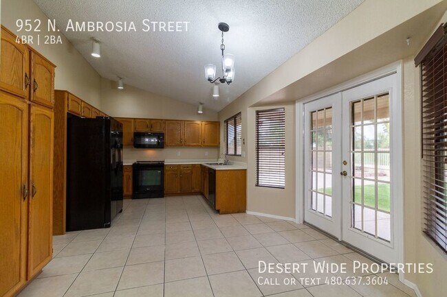 Building Photo - Beautiful 4 Bedroom, 2 Bath on the Golf Co...