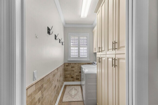 Building Photo - 1509 SW Mockingbird Cir