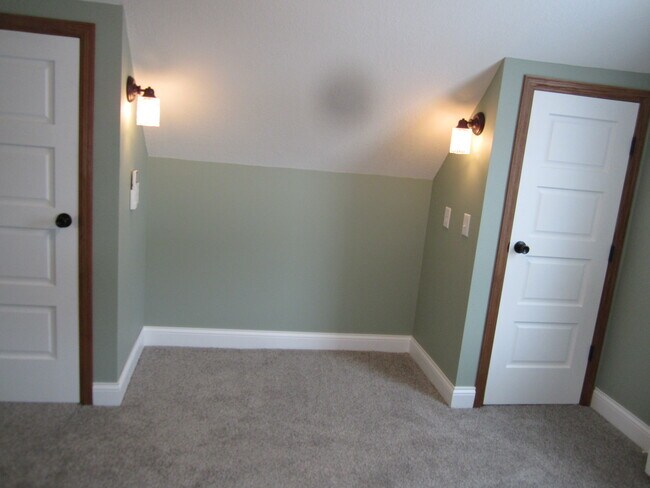 Bedroom #3 bed nook. Cute! - 3622 Humboldt Ave N