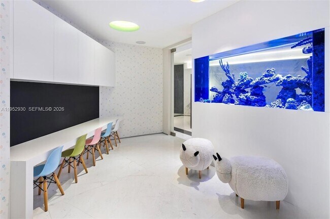 Building Photo - 300 South Pointe Dr