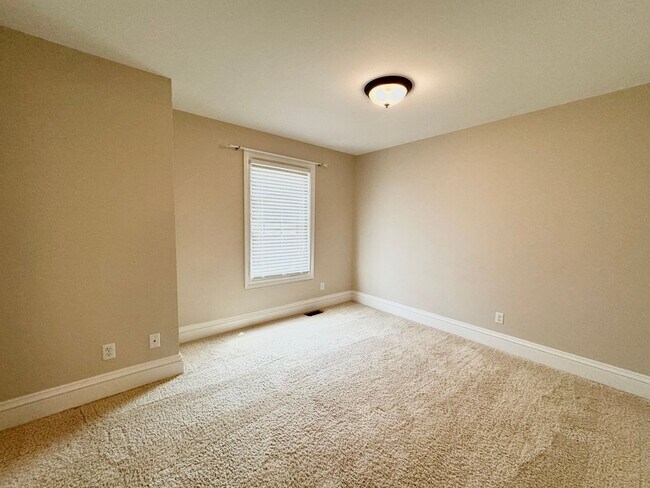 Building Photo - 5 bed/3.5 bath home on Lakeview Golf Resor...