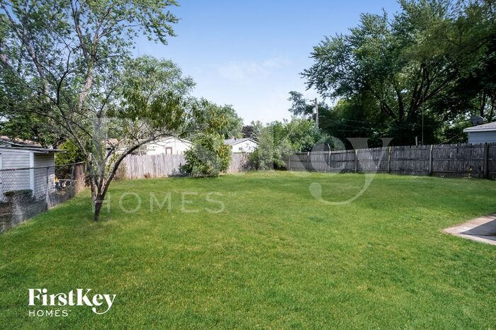 Building Photo - 811 Salem Ln