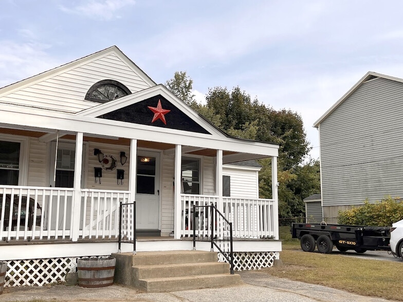 Exterior Shared Porch - 5 Hamel Ave