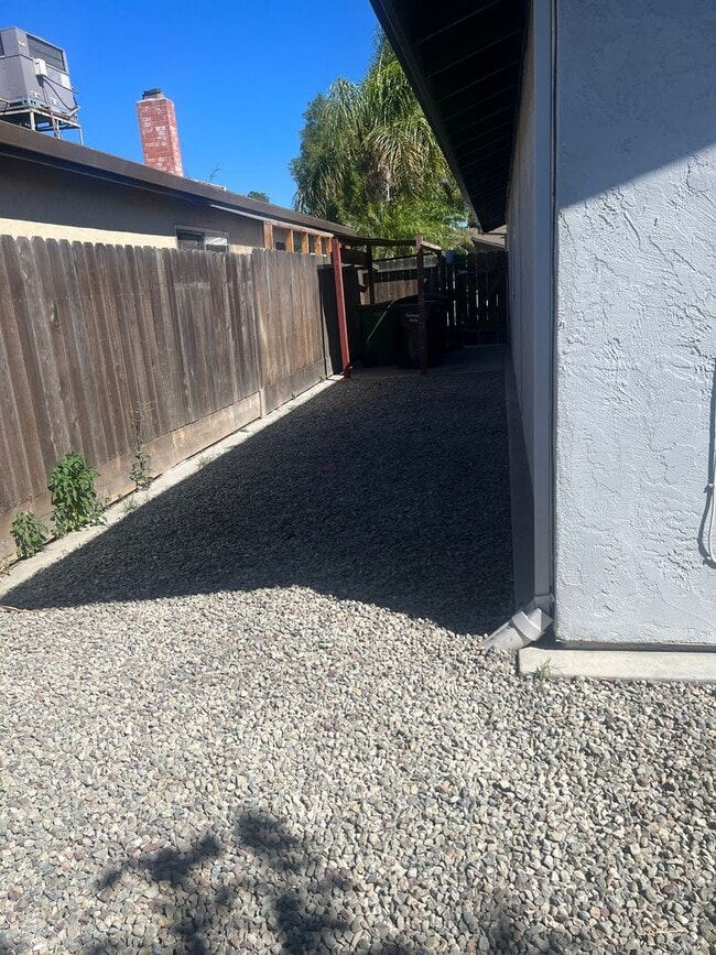 Building Photo - 3bd Duplex