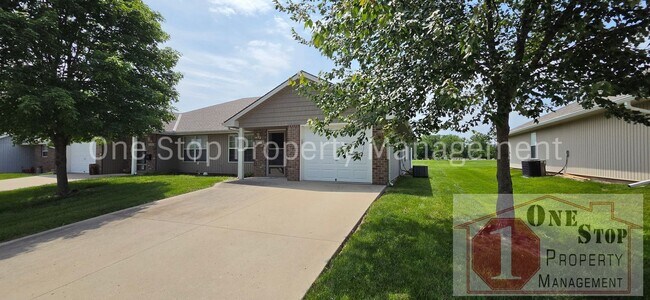 Building Photo - Beautiful 4 Bedroom 2 Bathroom in Grain Valley!