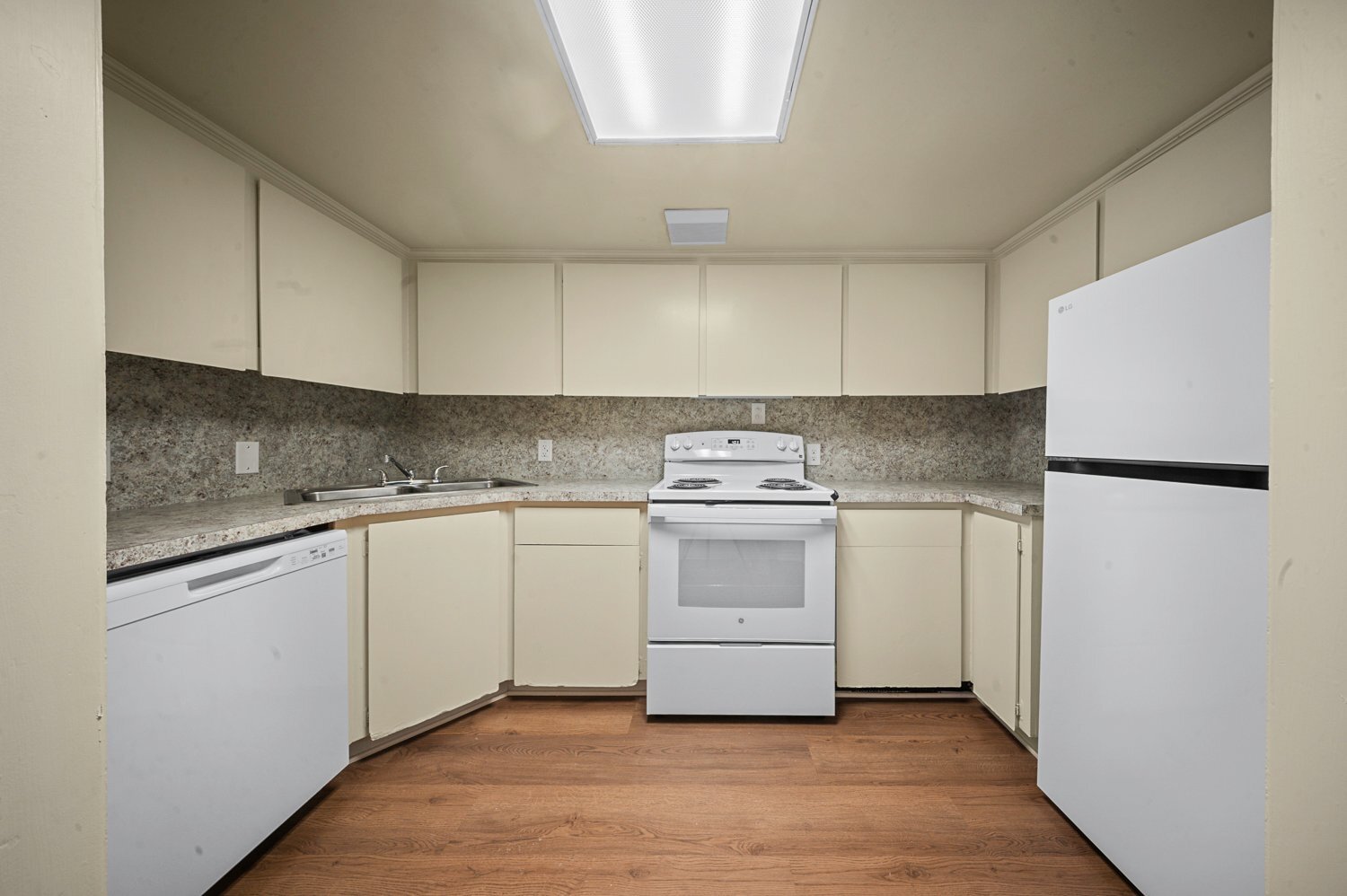 Building Photo - 208 E Starr Ave