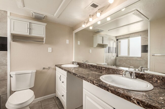 Building Photo - Renovated Urban Penthouse in Downtown Phoe...