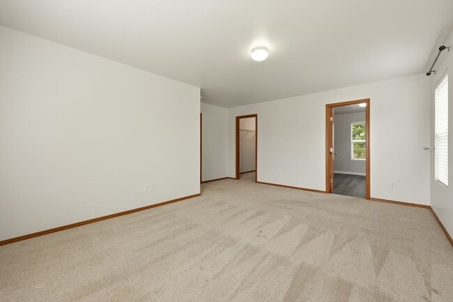 Building Photo - 3 bed 2.5 bath updated home in Tumwater School District - 2300 sq.ft. - fenced back yard.