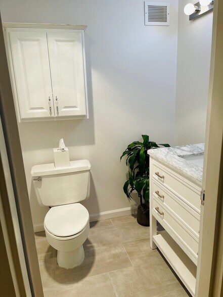 Foyer 1/2 bath all new - 5500 Friendship Blvd