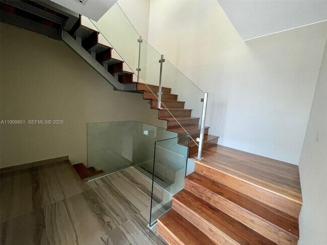 Building Photo - 92 SW 3rd St