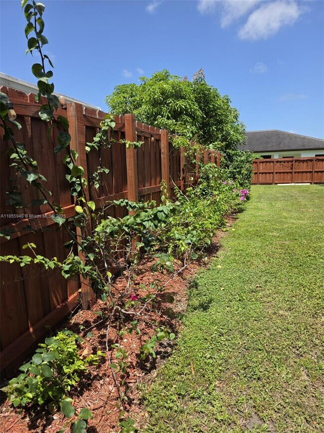 Building Photo - 10965 SW 169th Terrace