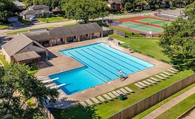 Building Photo - 1511 Brook Grove Dr