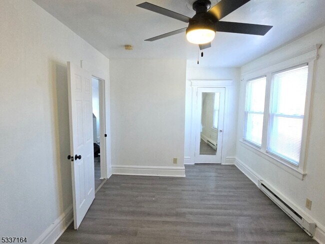 Building Photo - 10 Noll Pl
