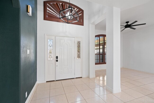 Building Photo - 206 Saddle Blanket