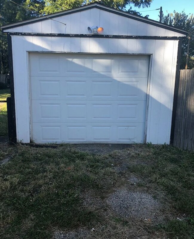 Building Photo - 2-Bedroom House - Section 8