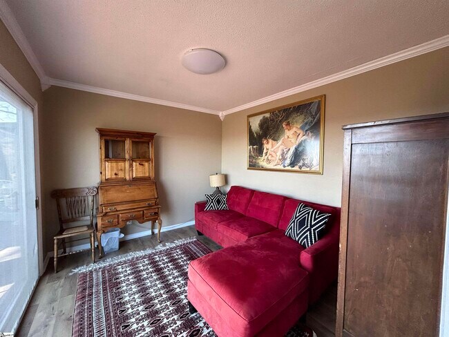 Building Photo - 1671 Hogback Mountain Rd